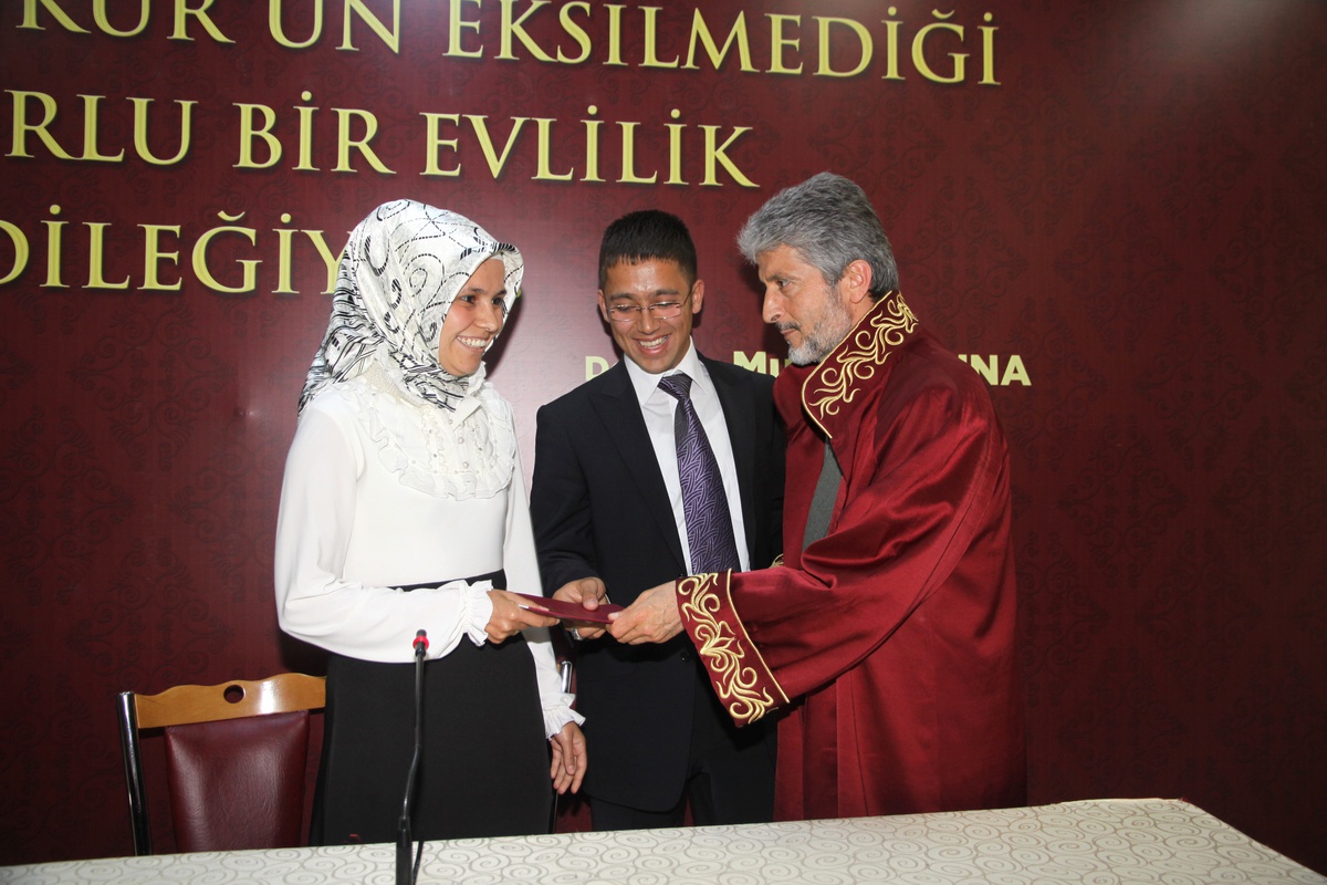 Nikahlar Canlı İzleniyor