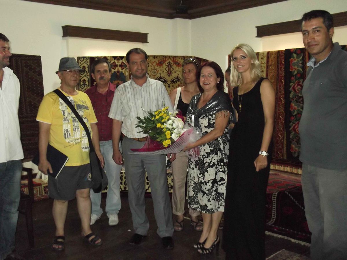 Sındırgı Yağcıbedir Halı ve Kilim Sergisi Kuşadası\'nda Açıldı
