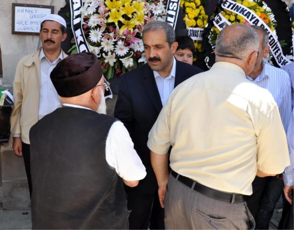 Sivas Belediye Başkanı Ürgüp Babasını Son Yolculuğuna Uğurladı
