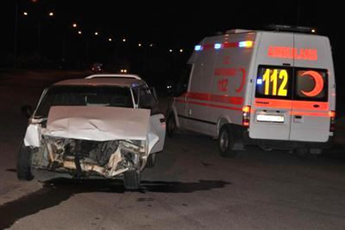 Sivas\'ta Aynı Yerde 2 Trafik Kazası: 3 Yaralı