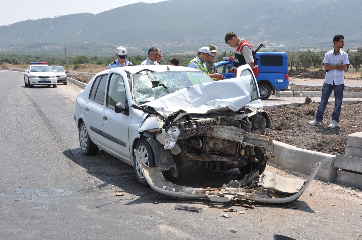 Soma\'da Trafik Kazası: 1\'i Ağır 3 Yaralı