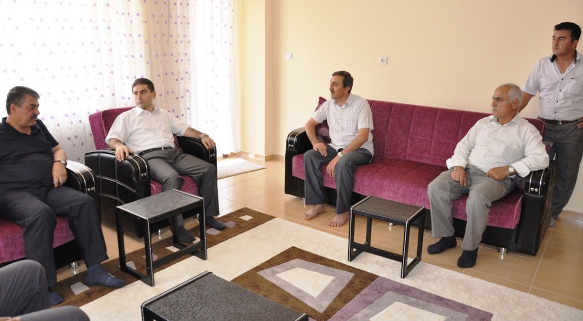 Vali Vekili Pala Bıçaklı Saldırıya Uğrayan Öğretim Görevlisini Ziyaret Etti