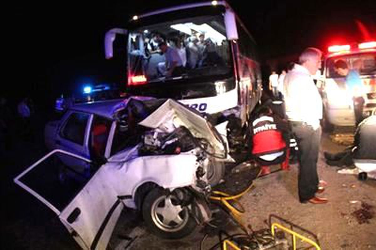 Yolcu Otobüsü, Otomobille Çarpıştı: 2 Ölü