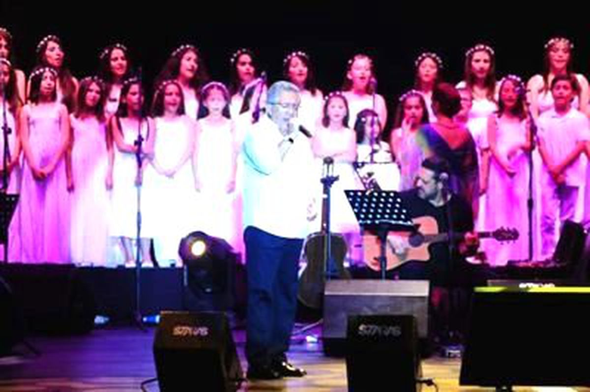 Zülfü Livaneli\'den Kuruçeşme Arena\'da Muhteşem Konser