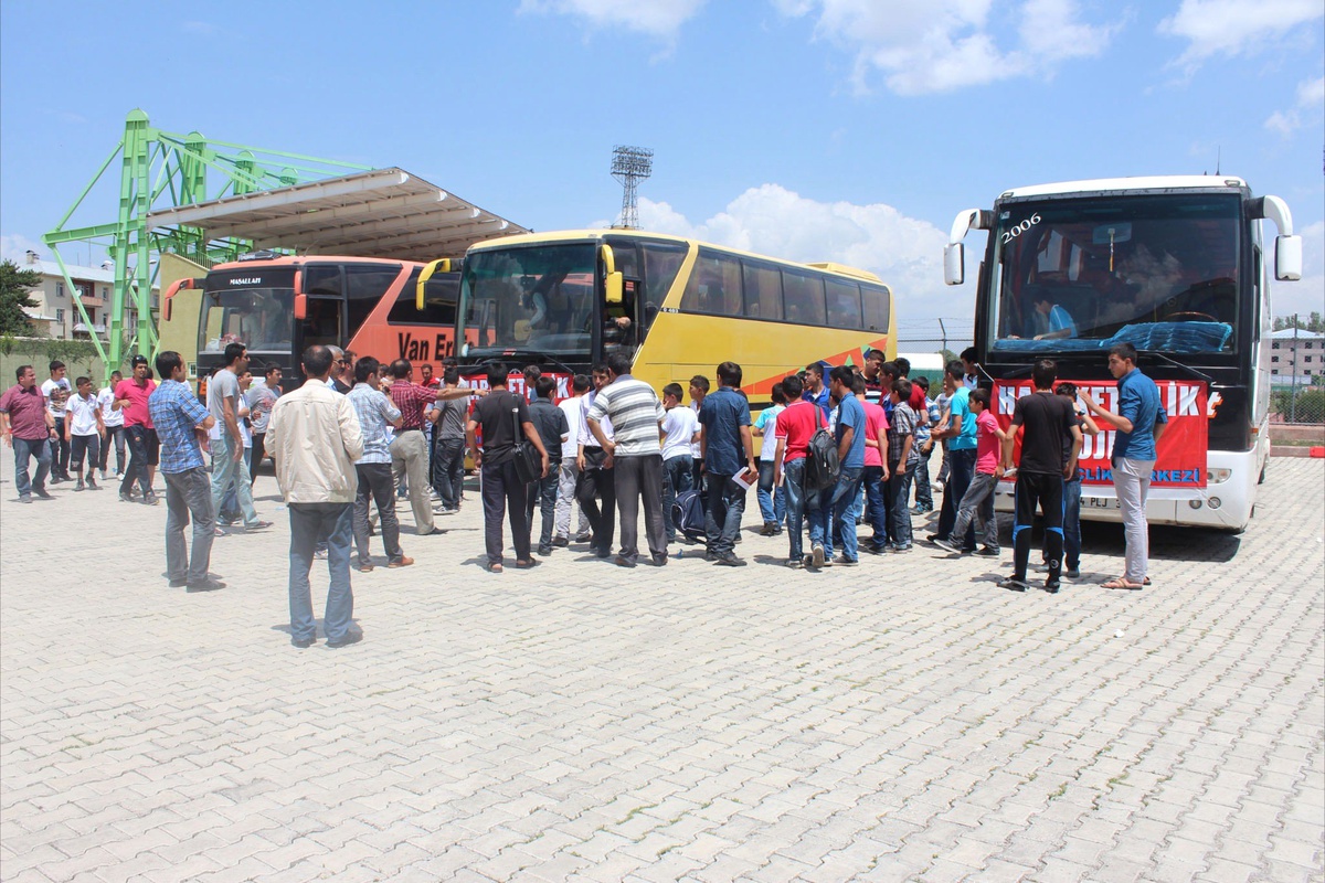 Ağrılı Genç Seyyahlar Kafilesi Yola Çıktı