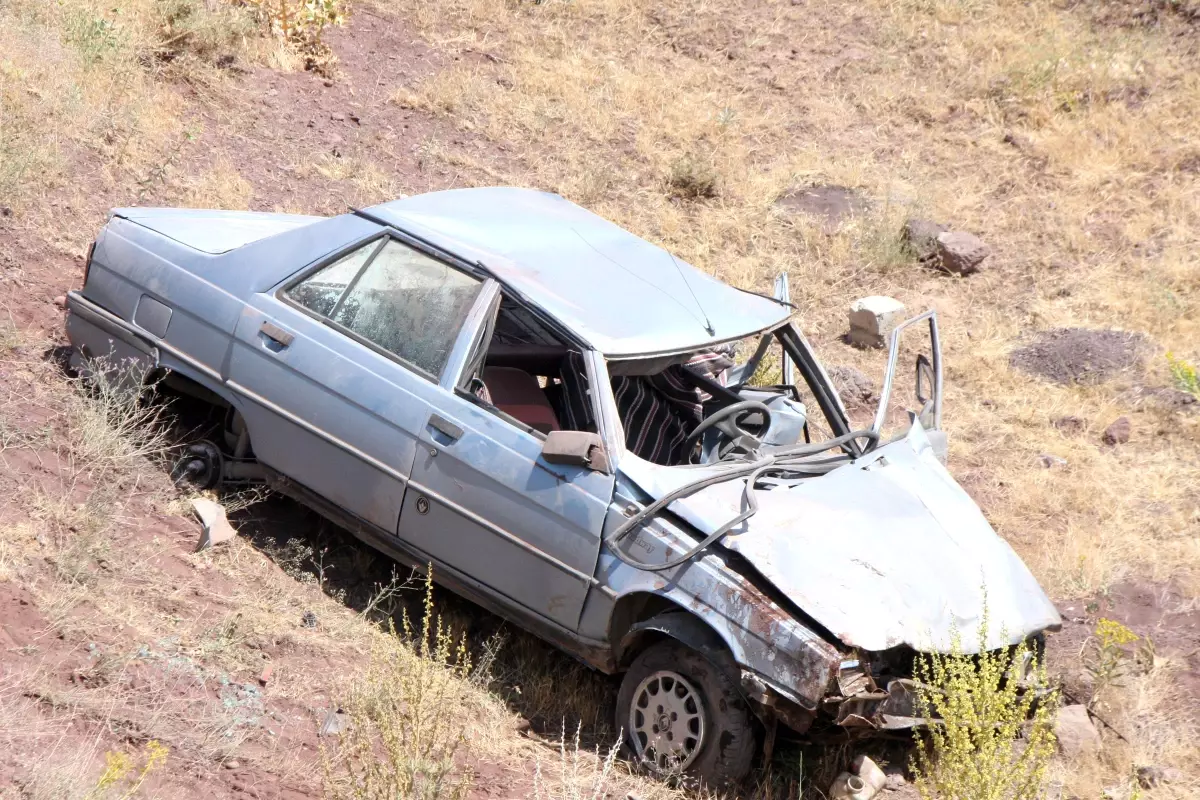Ahlat\'ta Trafik Kazası: 2 Yaralı
