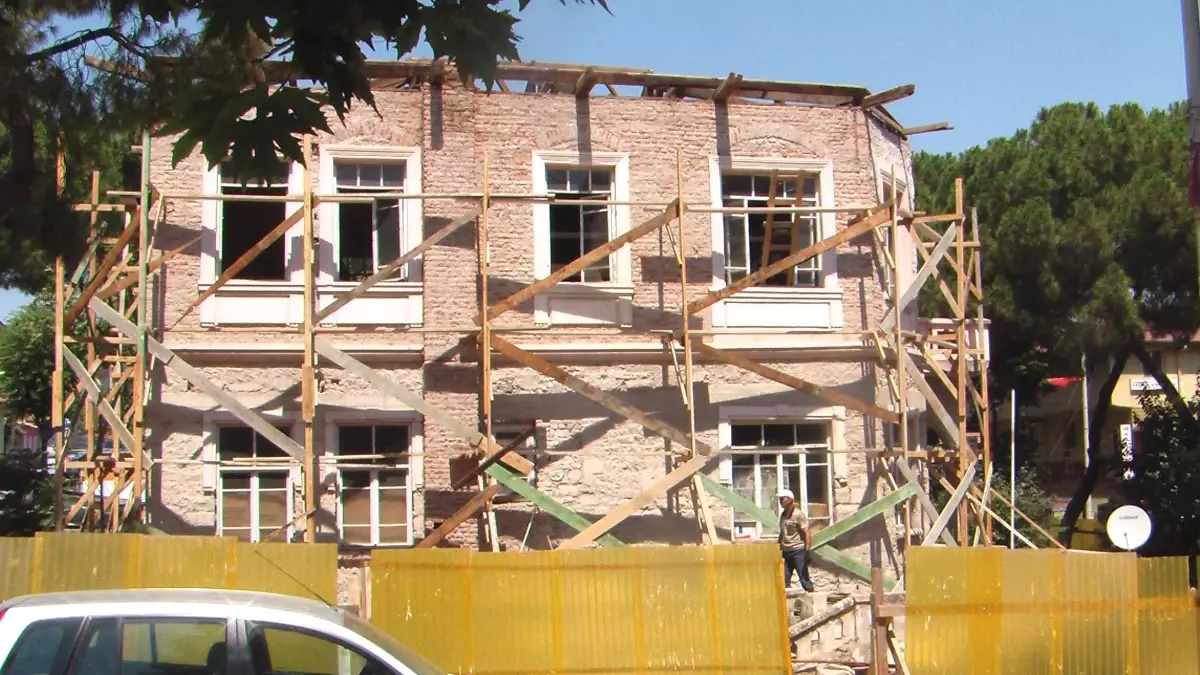 Alaşehir\'de Tarihi Kütüphane Restore Ediliyor