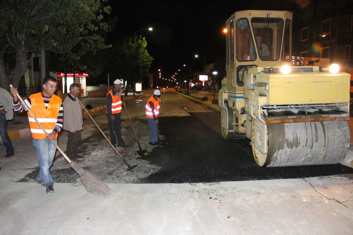Asfaltta Gece Mesaisi