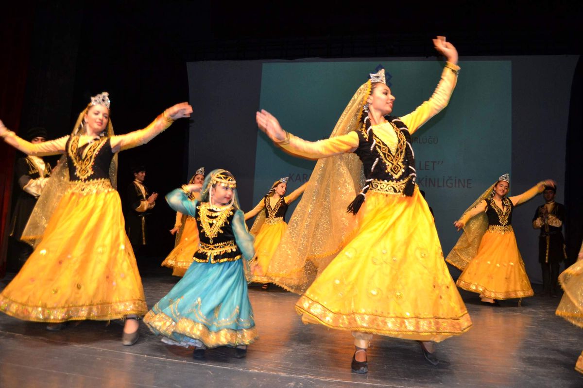 Azerbaycan Dans Ekibinden Gösteri