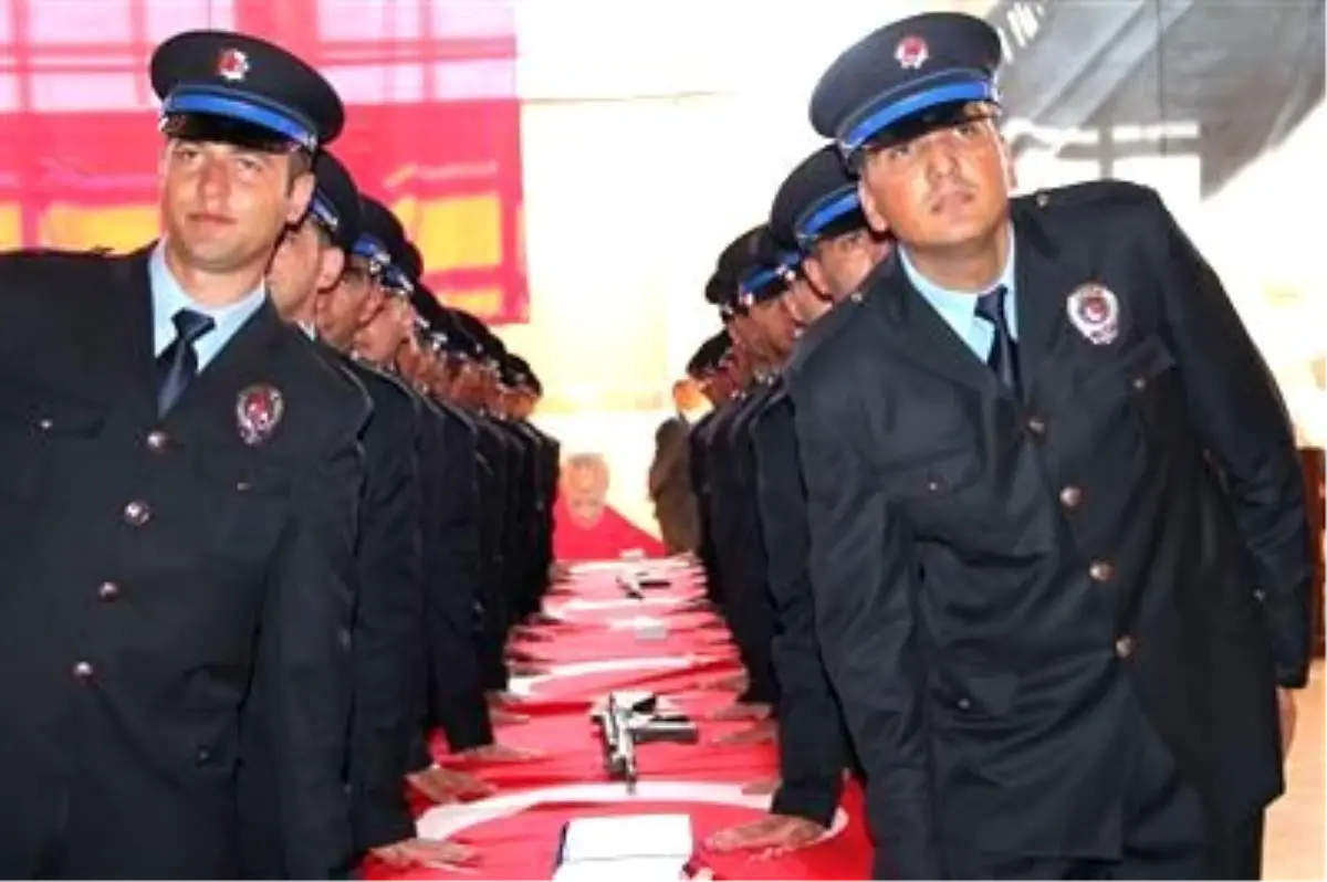 Bakan Şahin, Genç Polislerin Mezuniyet ve Yemin Törenine Katıldı