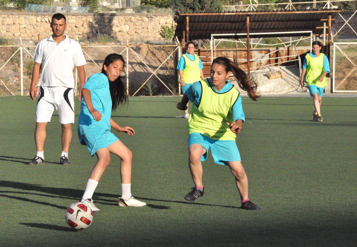 Bayan Futbol Takımı U-17 Ligi\'ne Hazırlanıyor