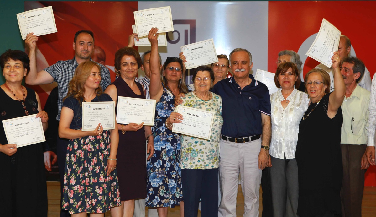Bayraklı Belediyesi Siyaset Okulu İlk Mezunlarını Verdi