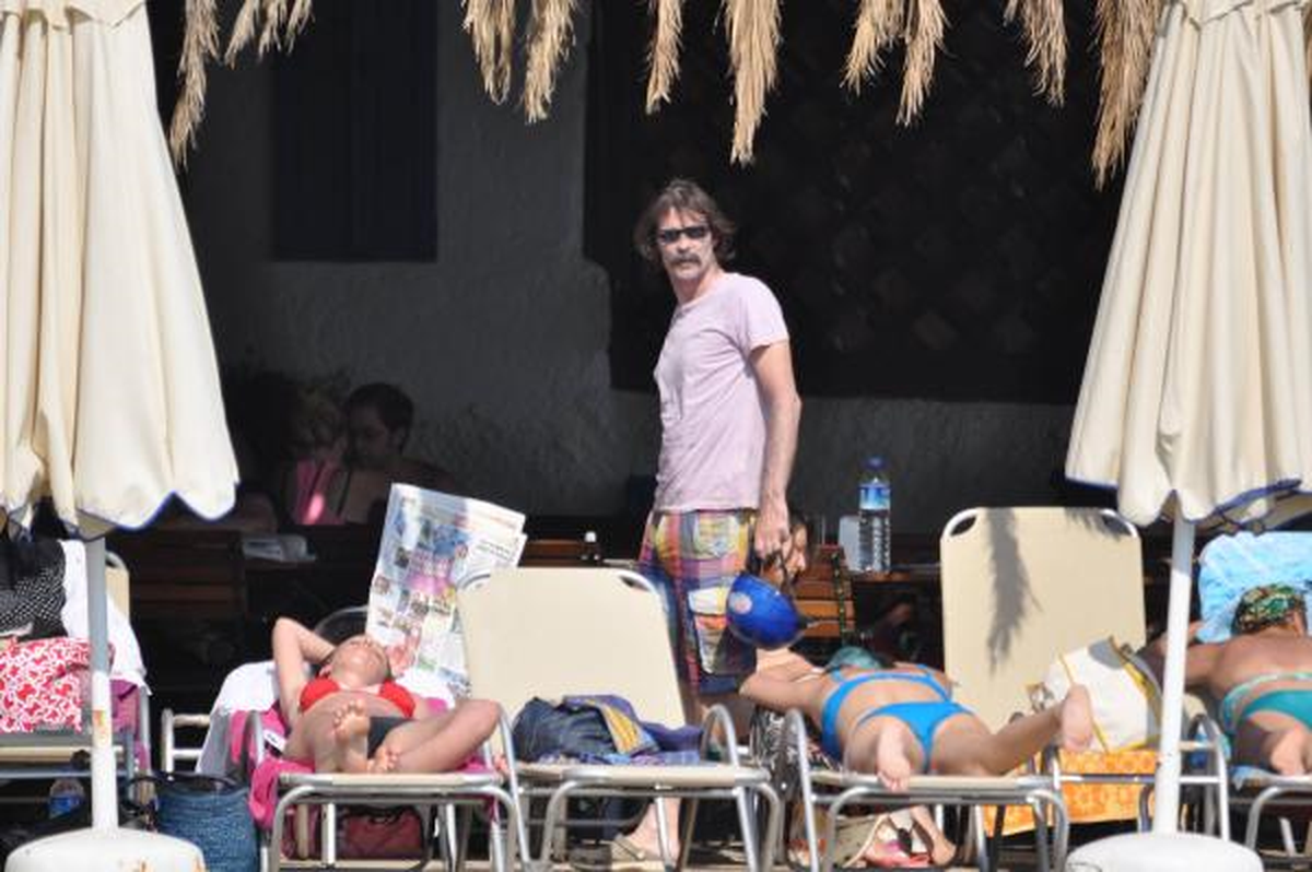 Plajda Asayiş Ondan Sorulur