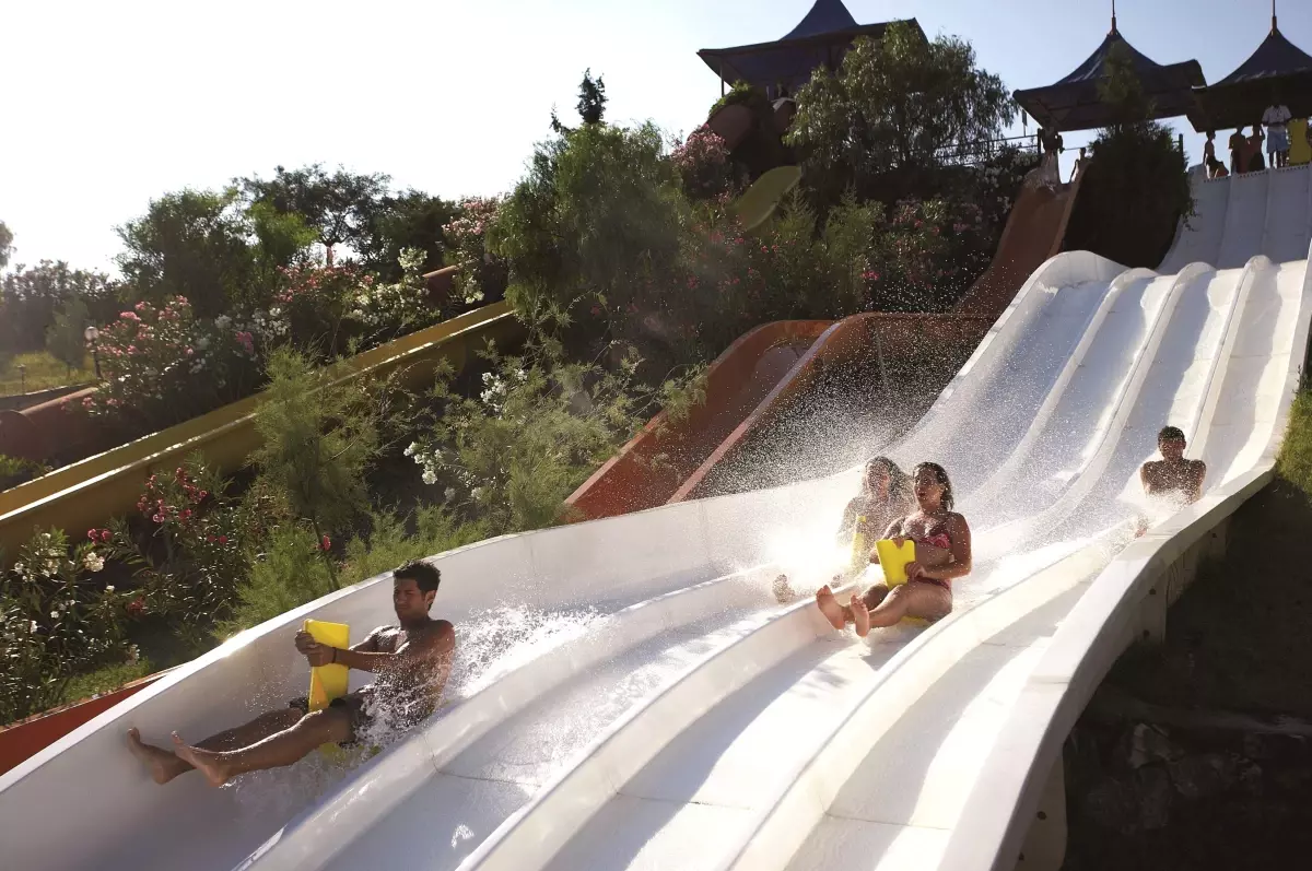 Sıcaklar Adaland\'da Keyfe Dönüştü