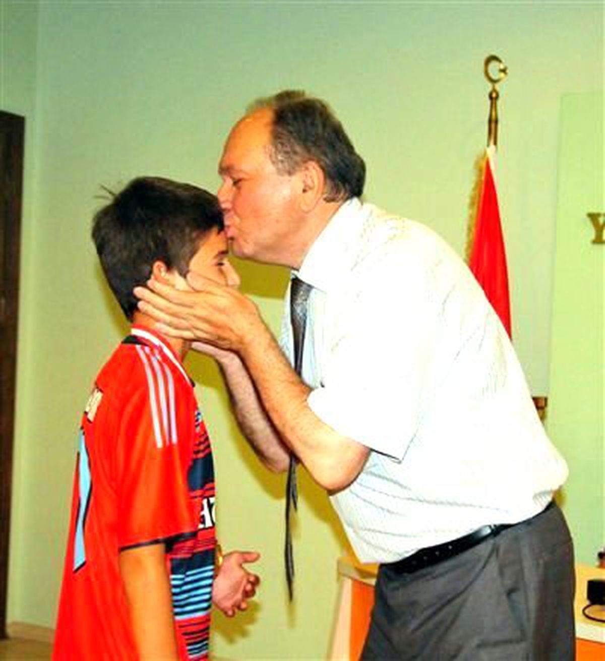Burma\'dan Şampiyonlara Hediye