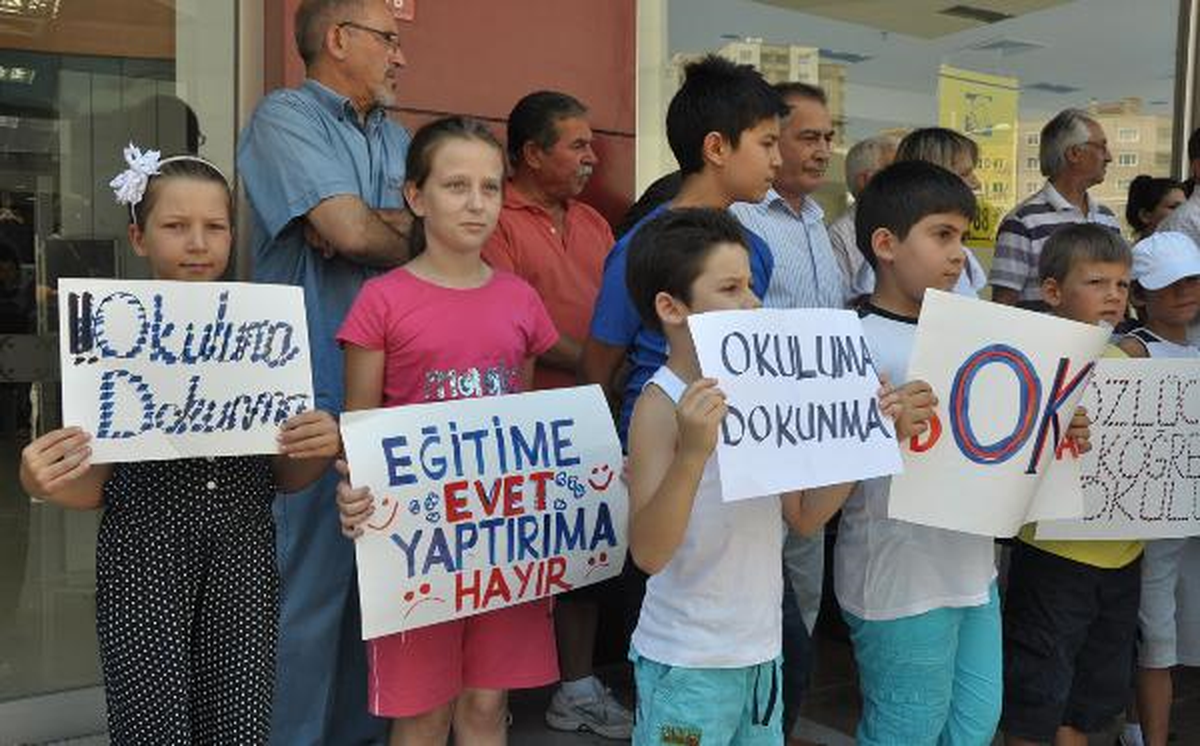 Velilerden \'Okuluma Dokunma\' Eylemi