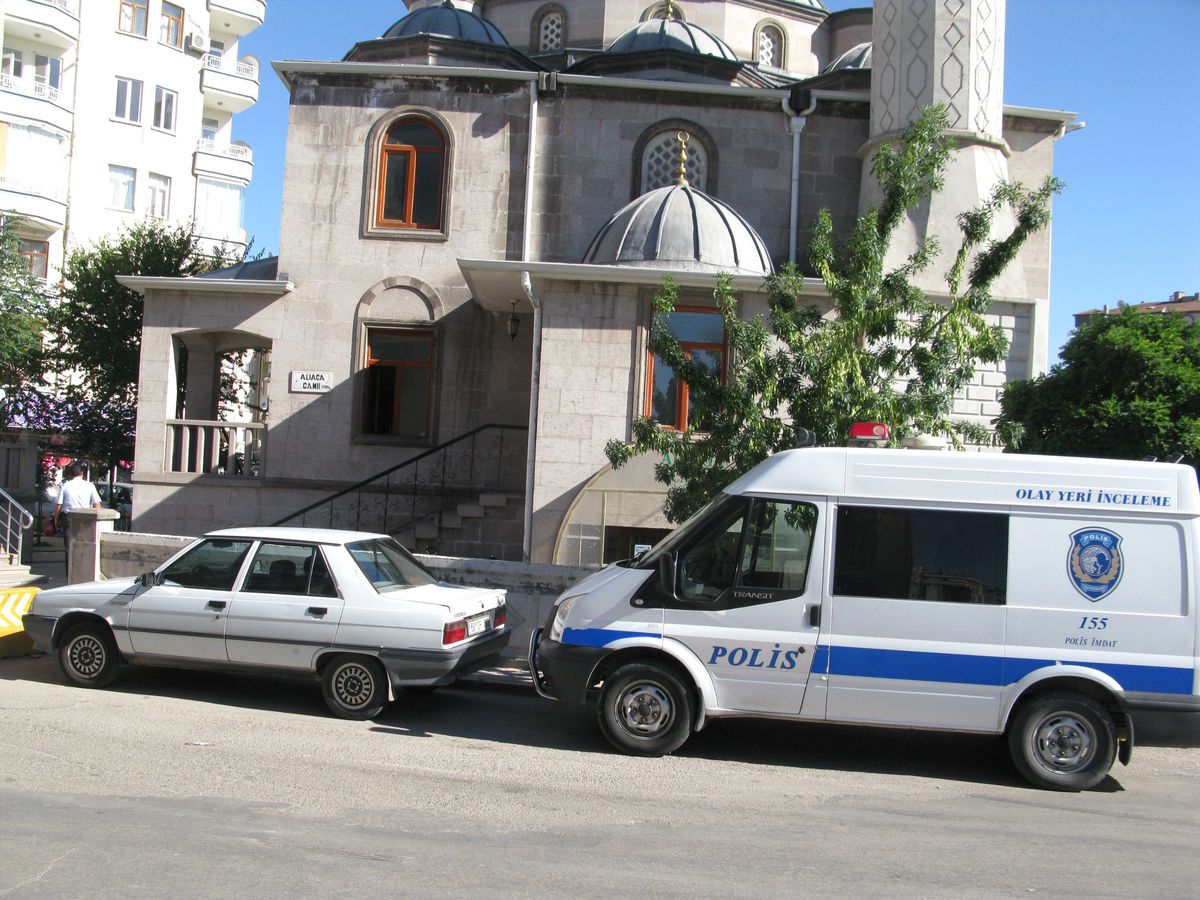 Camide Hırsızlık Girişimi
