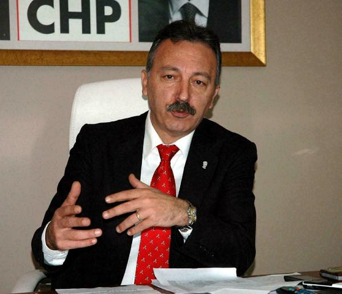 CHP Eski İzmir İl Başkanı, Başbakana Hakaretten Yargılanıyor