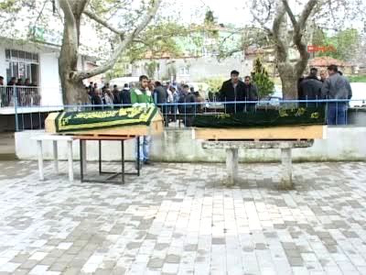 Fırat Nehrinde Boğulan Anne ve Kızı Yanyana Toprağa Verildi