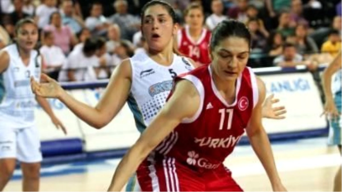 Galatasaray Kadın Basketbol Takımı Nevriye Yılmaz\'ı Kadrosuna Kattı