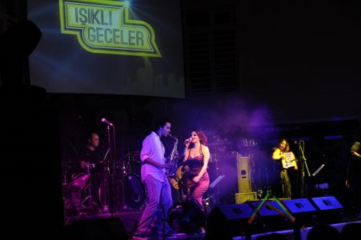 Göksel\'den Işıklı Geceler\'de Muhteşem Performans