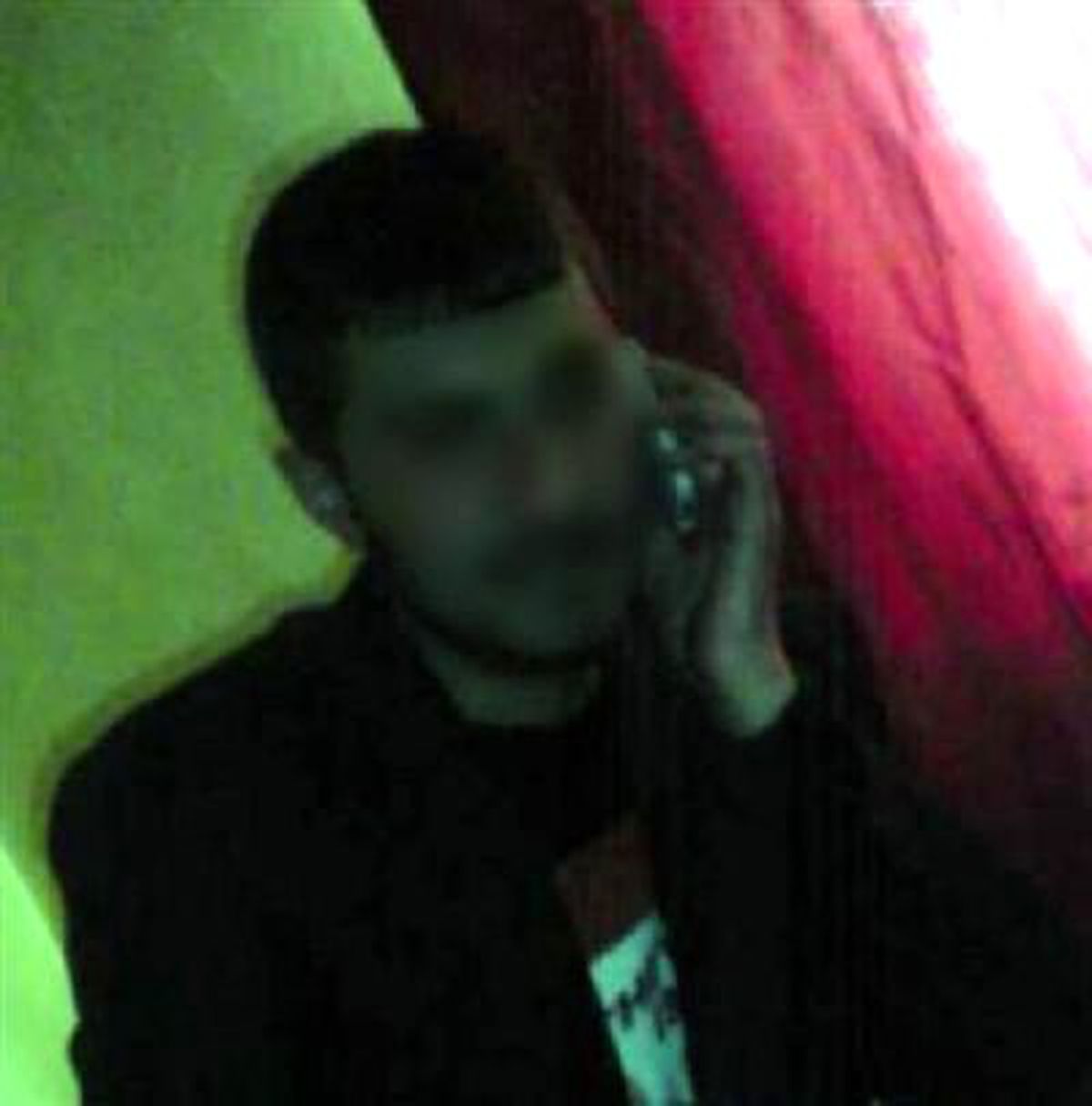 Şüpheli Adam, Polisi Bıçakladı