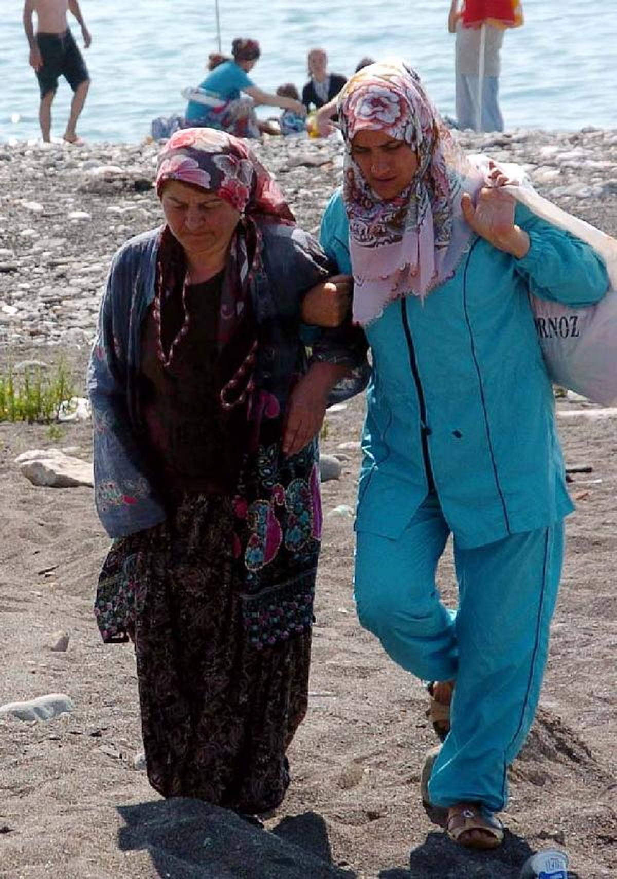 Kıyafetleriyle Girdiği Denizde Boğuluyordu