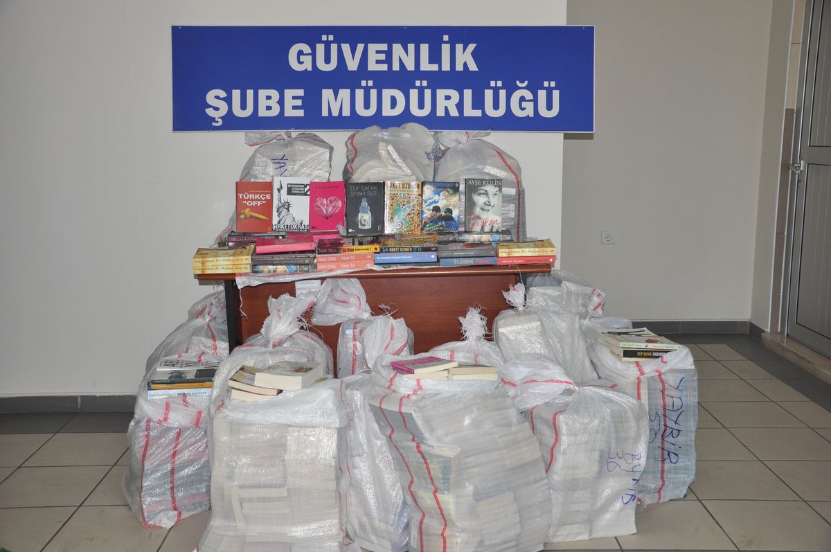 Kocaeli\'de 818 Adet Korsan Kitap Ele Geçirildi