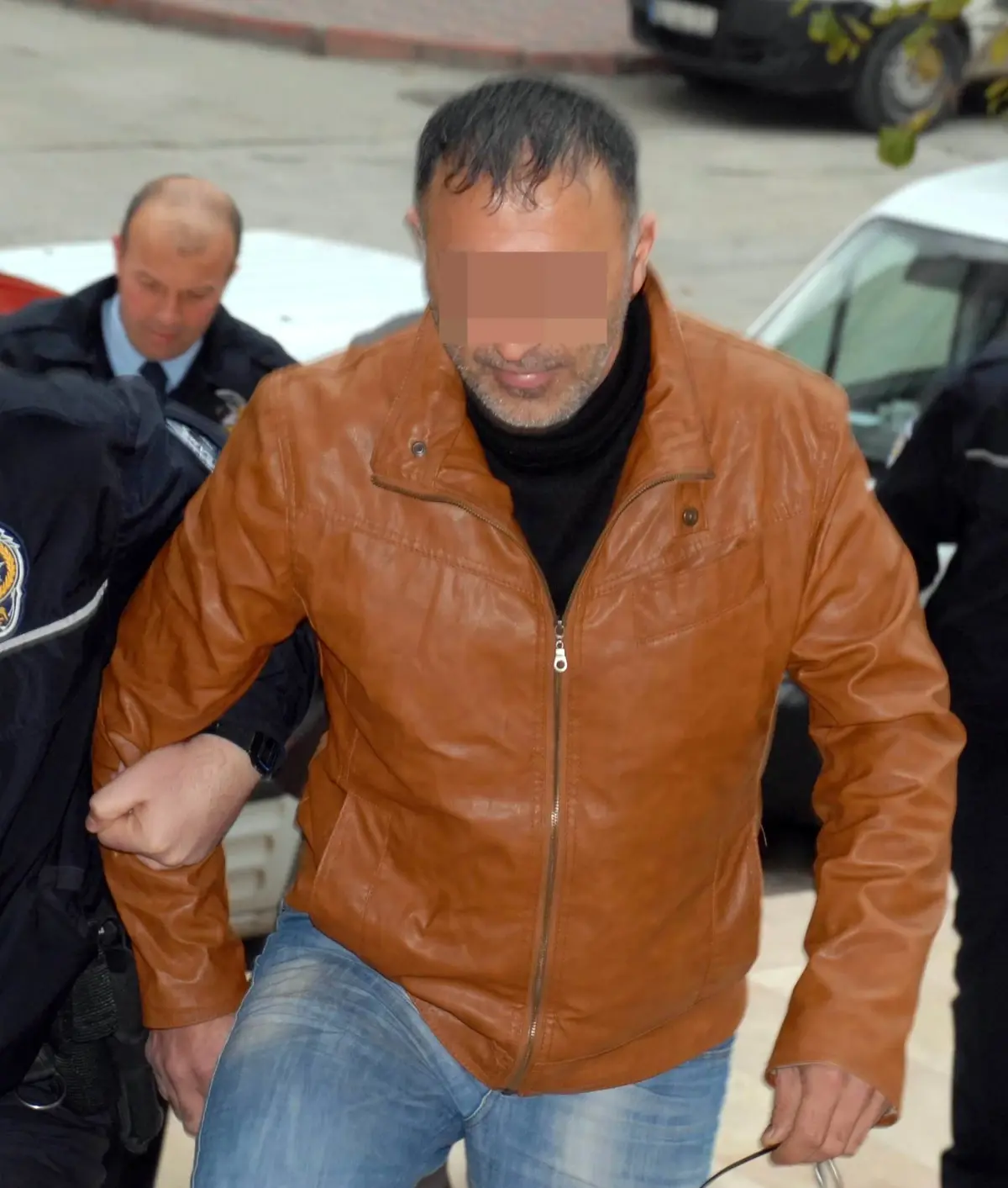 Yüzünü Falçatayla Doğradı!