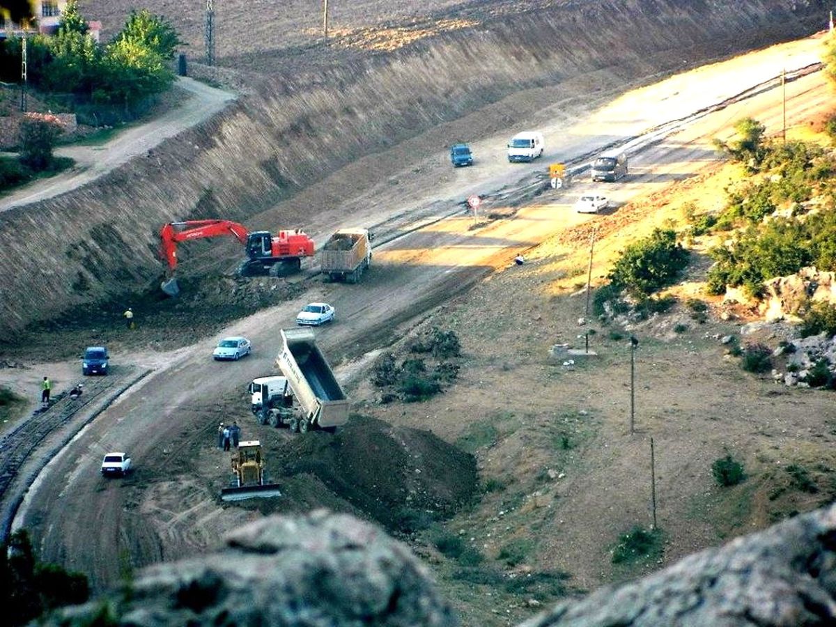 Kozan, Feke, Saimbeyli Karayolunda Çalışmalar Devam Ediyor