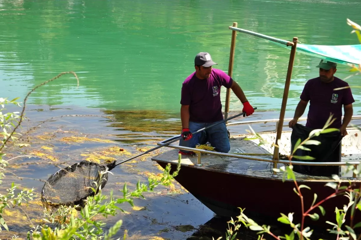 Manavgat Belediyesi\'nden Irmak Temizliği