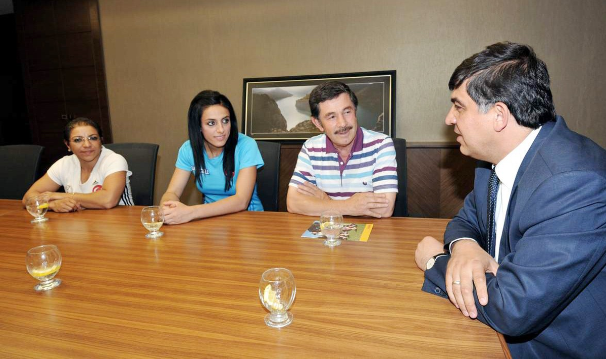 Milli Halterciler Başkan Fadıloğlunu Ziyaret Etti