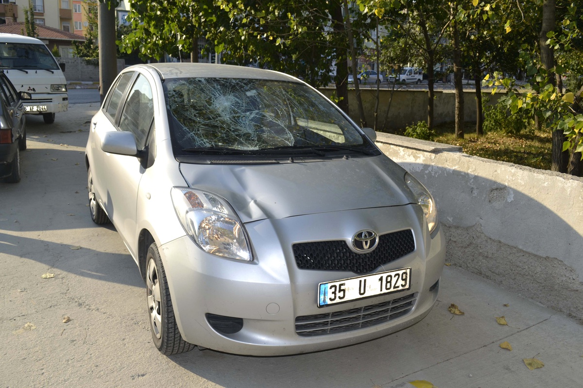 Otomobilin Çarptığı Şahıs Ağır Yaralandı