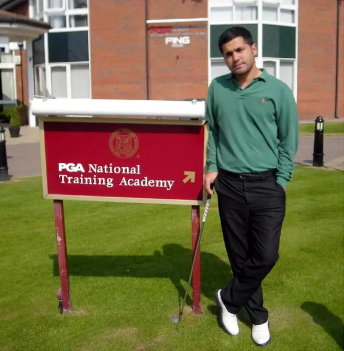 Pamuk Tarlasından Çıkan Golf Eğitmeni