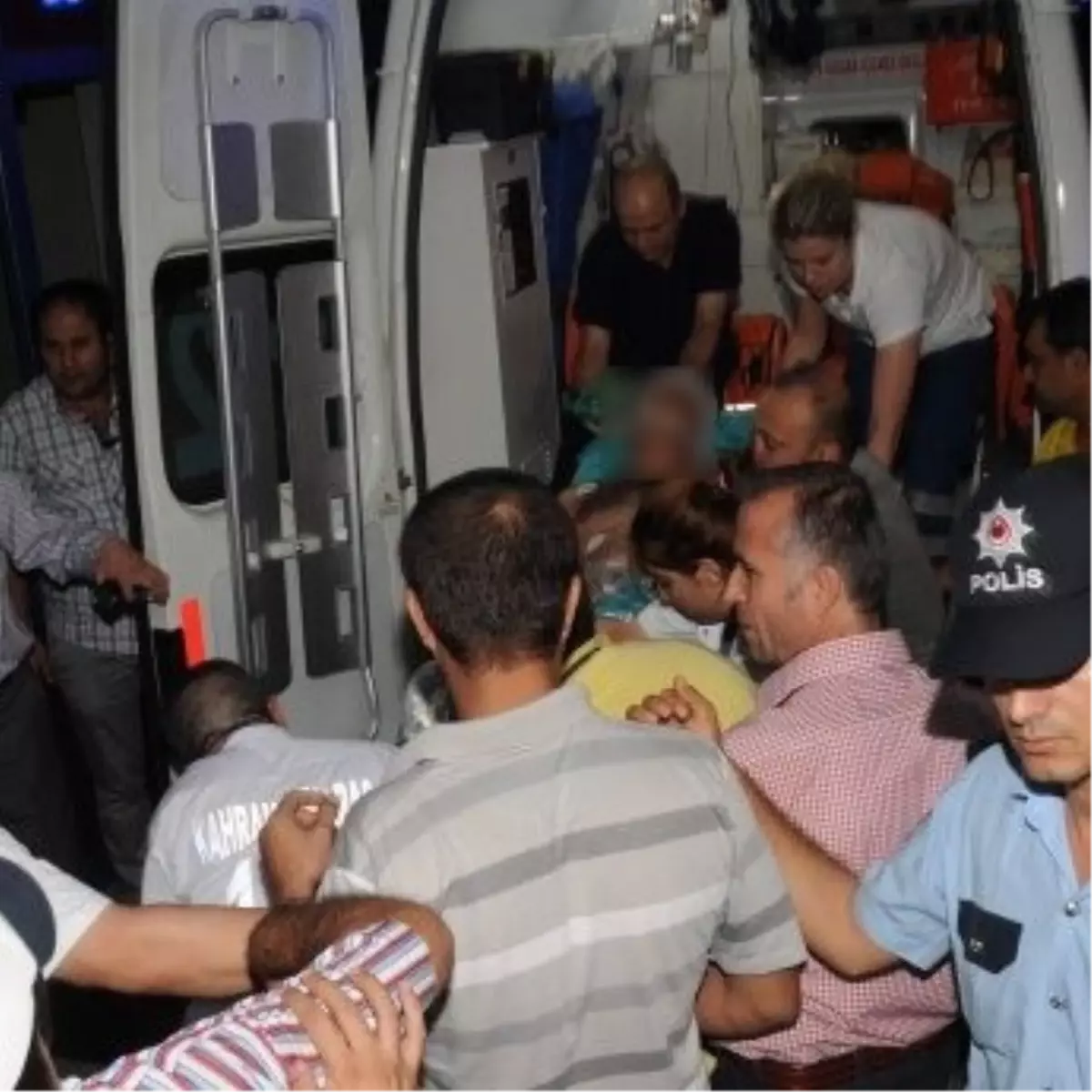 PKK\'lılar Hes İşçilerini Taşıyan Kamyonete Ateş Etti: 1 Yaralı