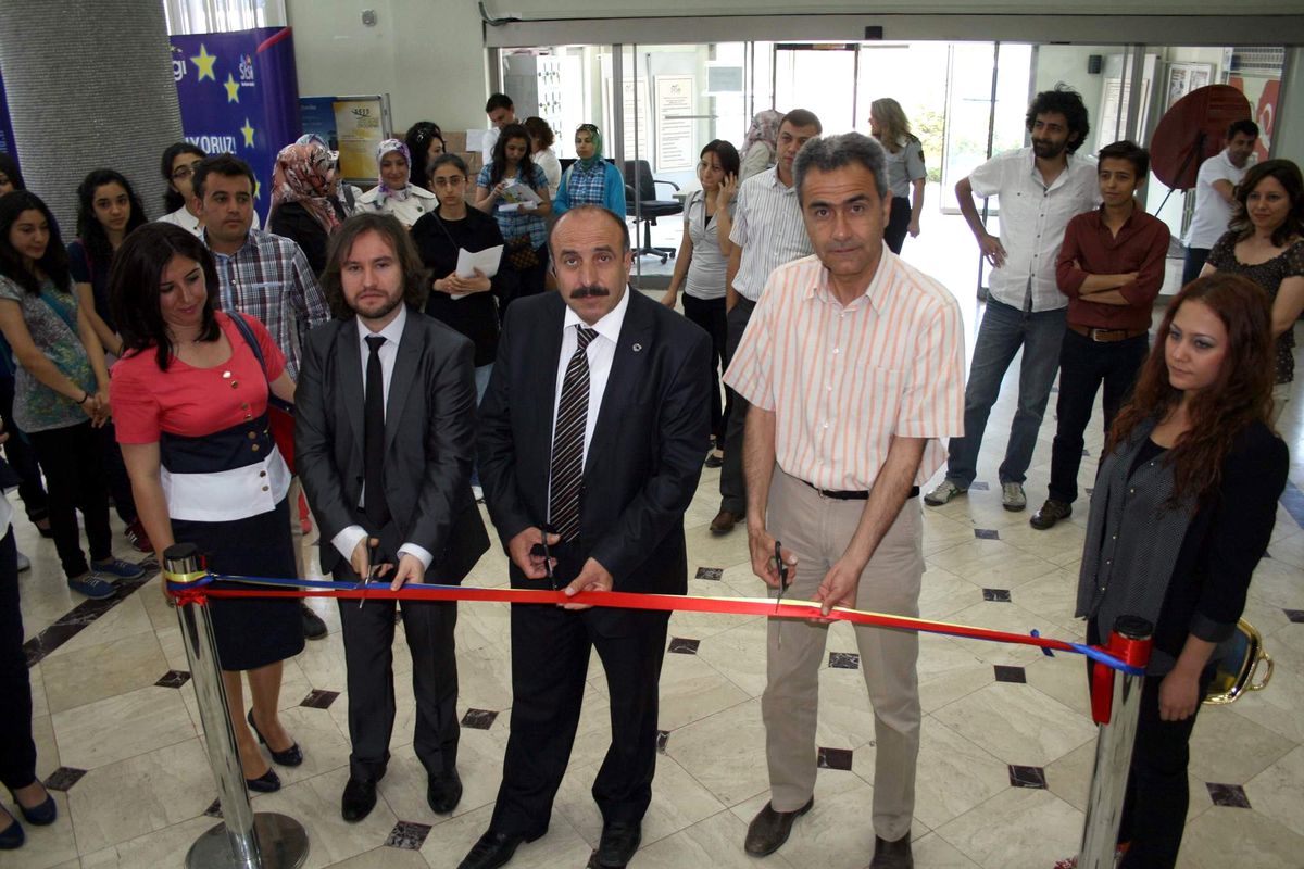 Portekizli Yazar Sergi Açtı