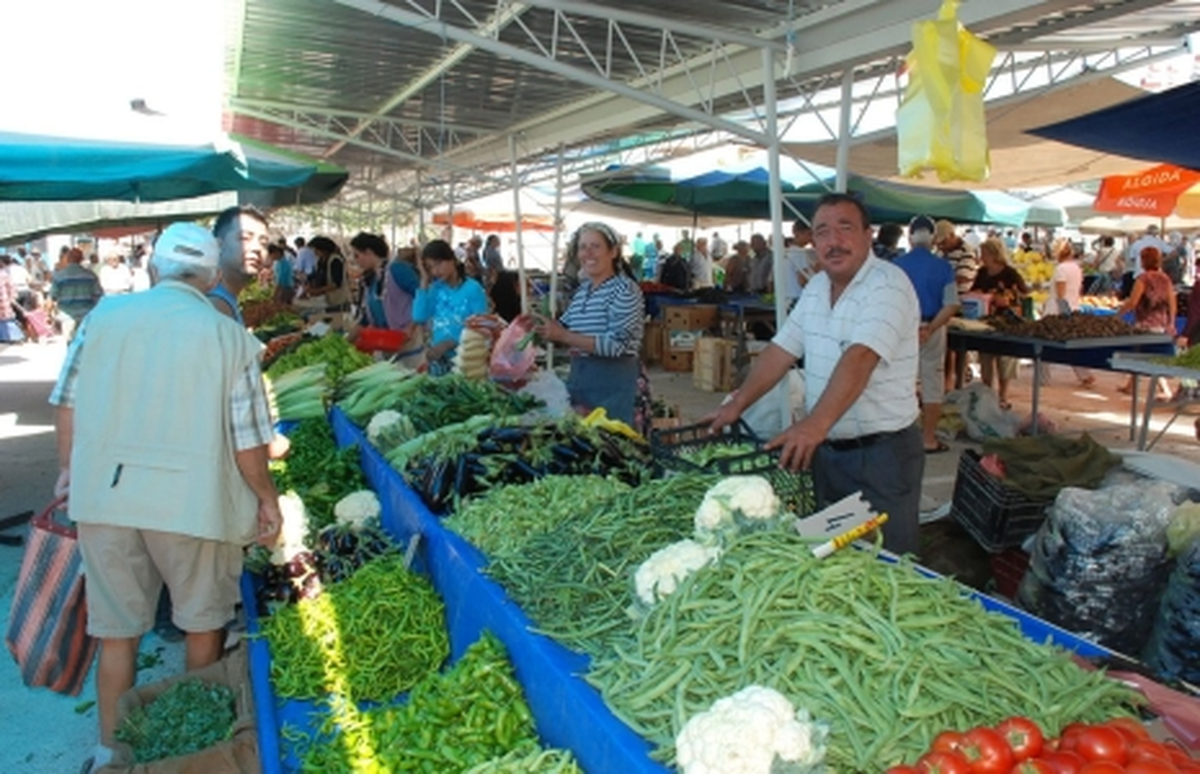 Rize\'de Semt Pazarı Açıldı