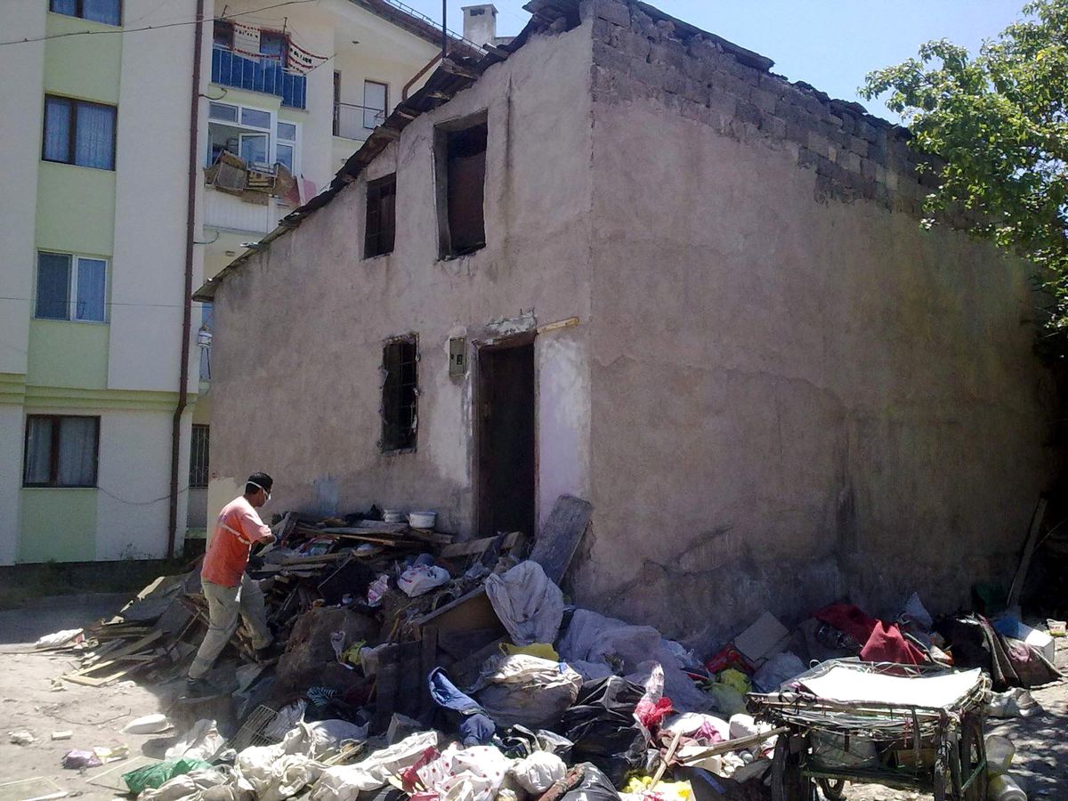 Sivas\'ta Çöp Ev Boşaltıldı