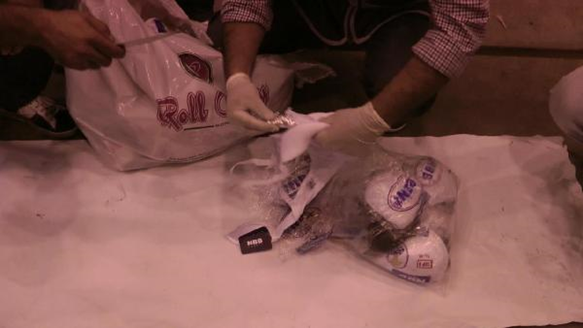 Sütyenlerin İçinden 1 Kilo Eroin Çıktı