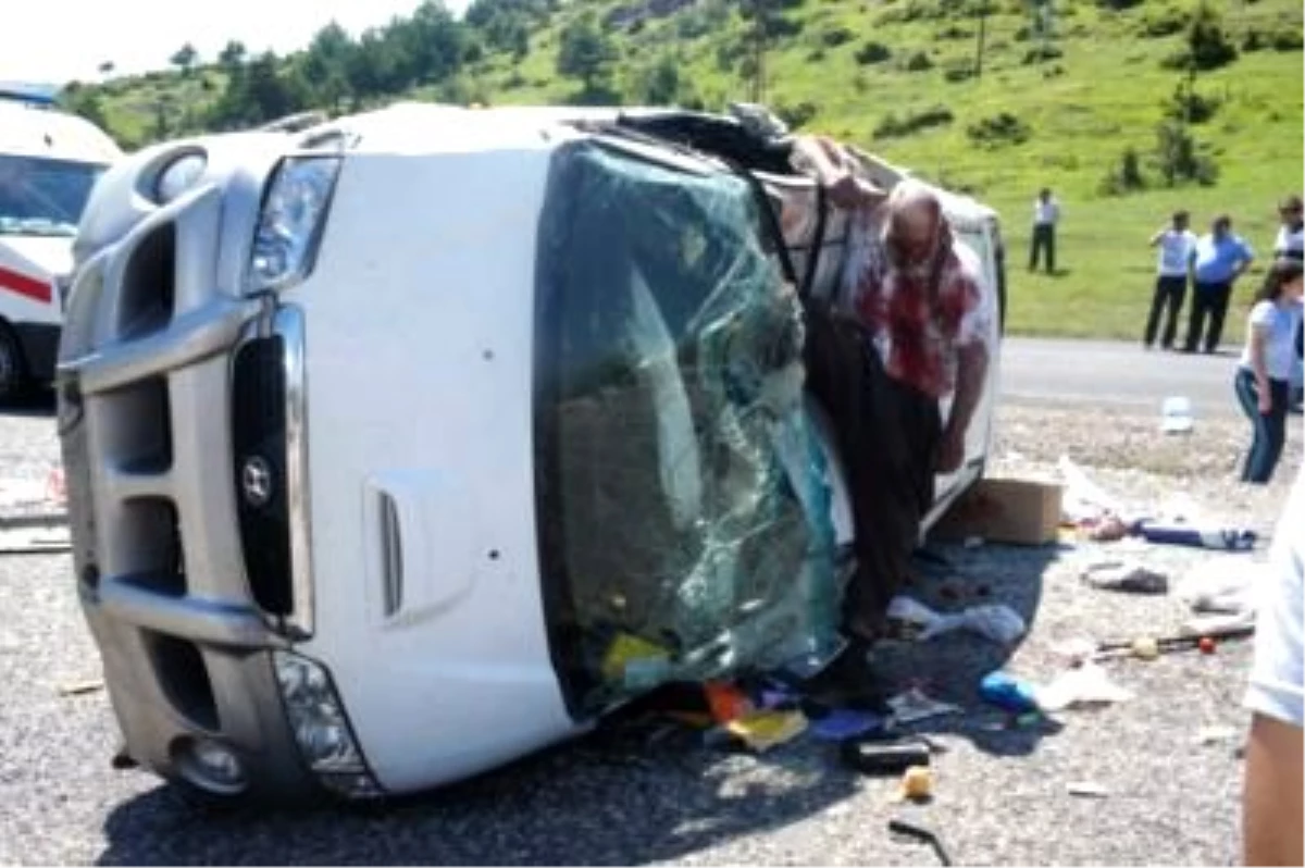 Tatil Yolunda Kaza: Küçük Mina Öldü, 5 Yaralı