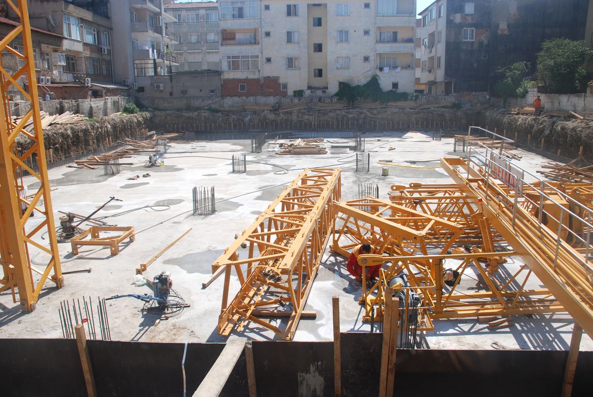 Yalova\'da 400 Araçlık Otoparkın Temeli Atıldı