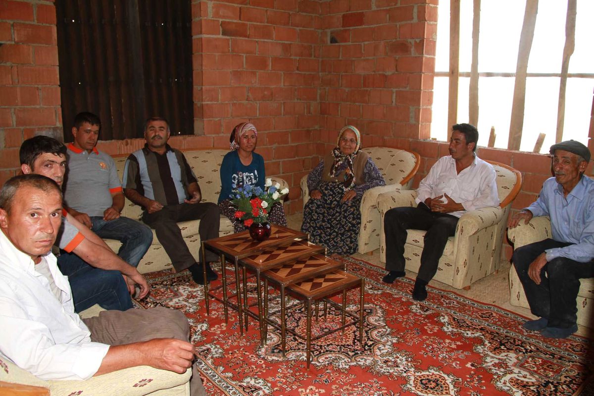 Yangında Mağdur Olan Ailelere Sevgi Eli Uzandı