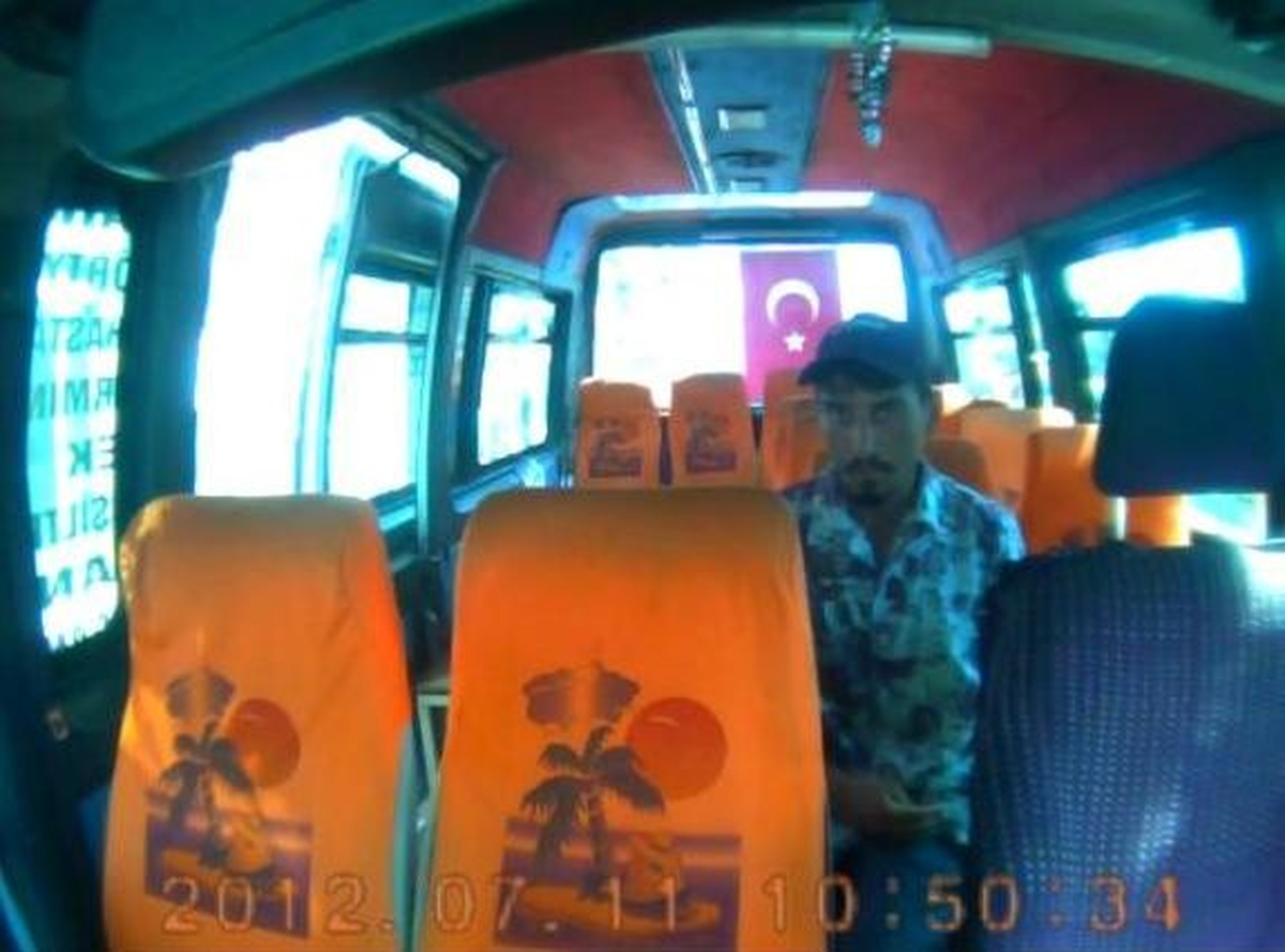 Yolcu Olarak Bindiği Minibüsten Cep Telefonu Çalarak İndi