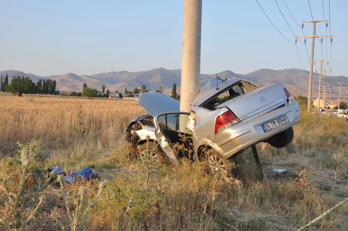 Afyonkarahisar\'da Trafik Kazası: 1 Ölü, 1 Yaralı