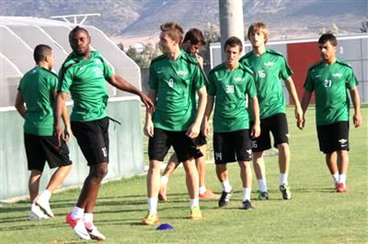 Akhisar Belediyespor\'da Yeni Sezon Hazırlıkları Sürüyor