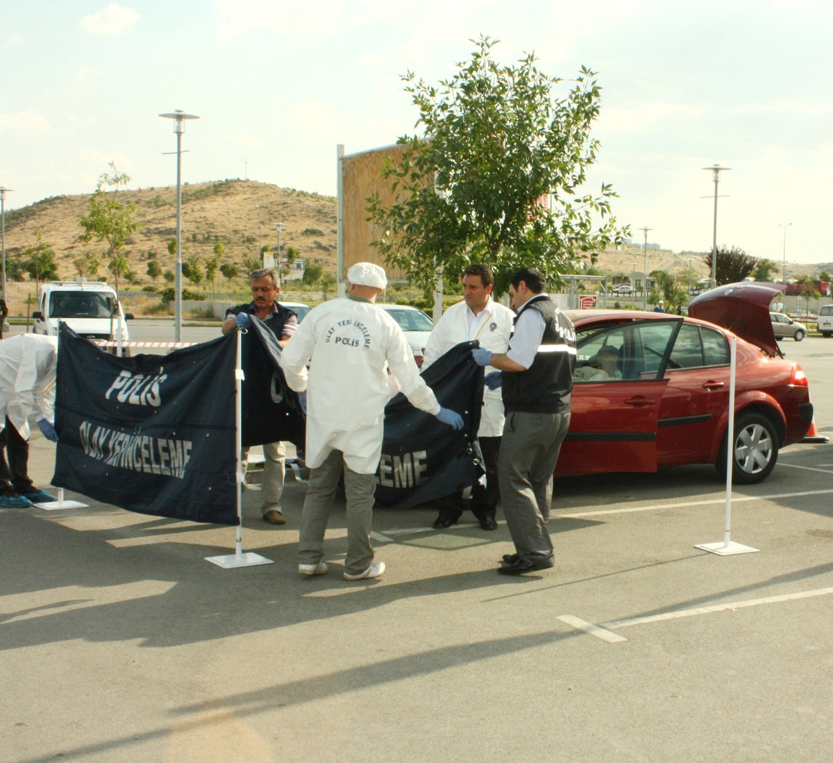 Alışveriş Merkezinin Otoparkında Şüpheli Ölüm