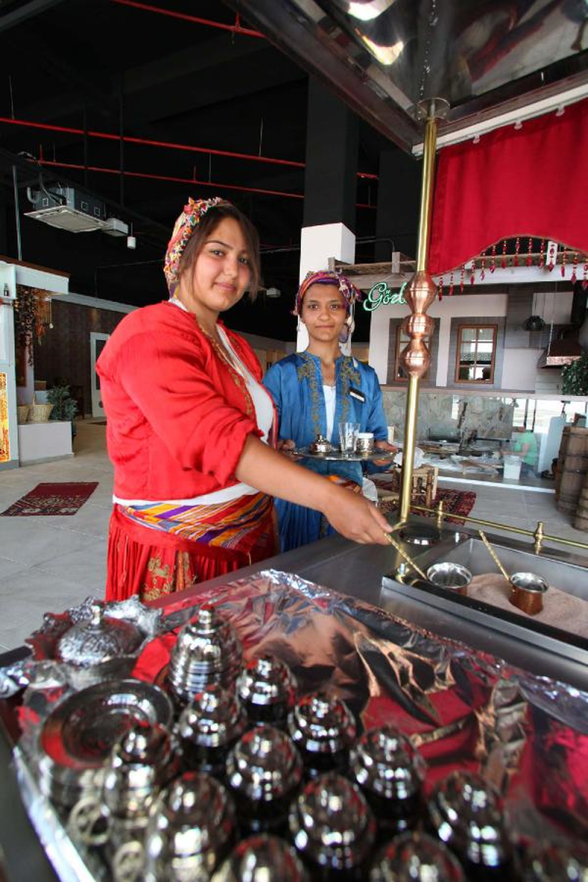 Anne ve Babalarının Koleksiyonunu Müzede Sergiliyorlar