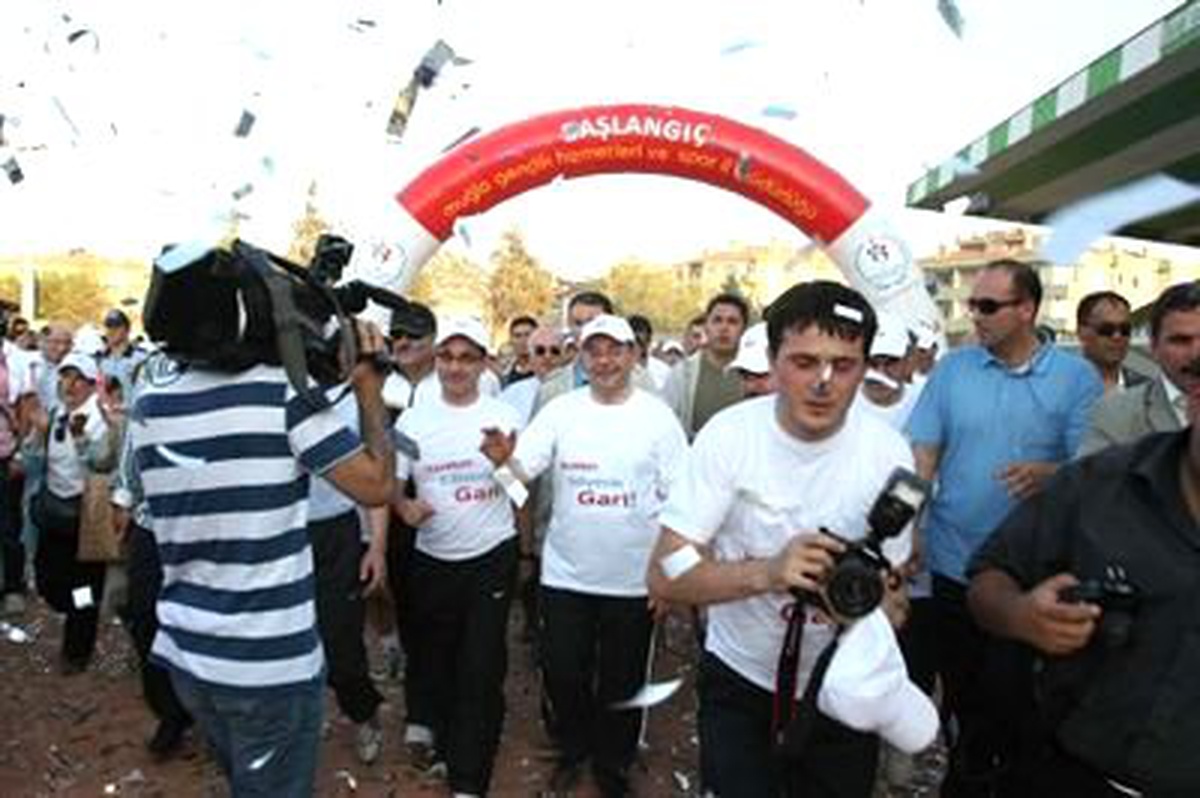 Bakan Akdağ "Hareket Ediverin Gari" Yürüyüşüne Katıldı