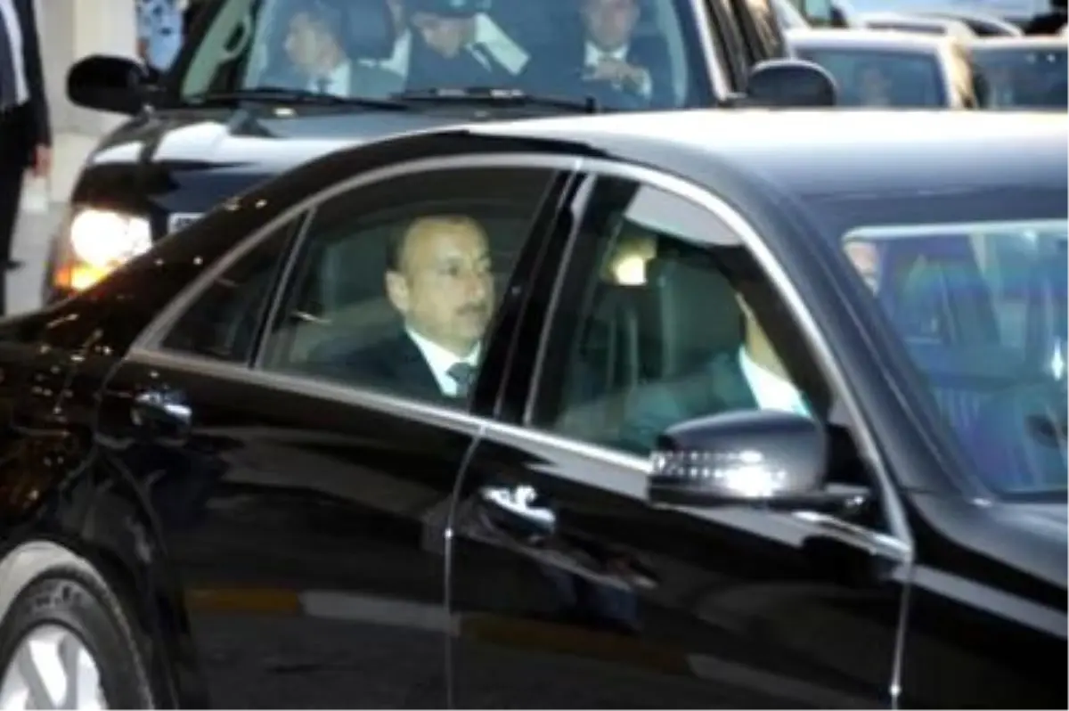 Bakan Çelik, Azerbaycan Cumhurbaşkanı Aliyev\'le Görüştü