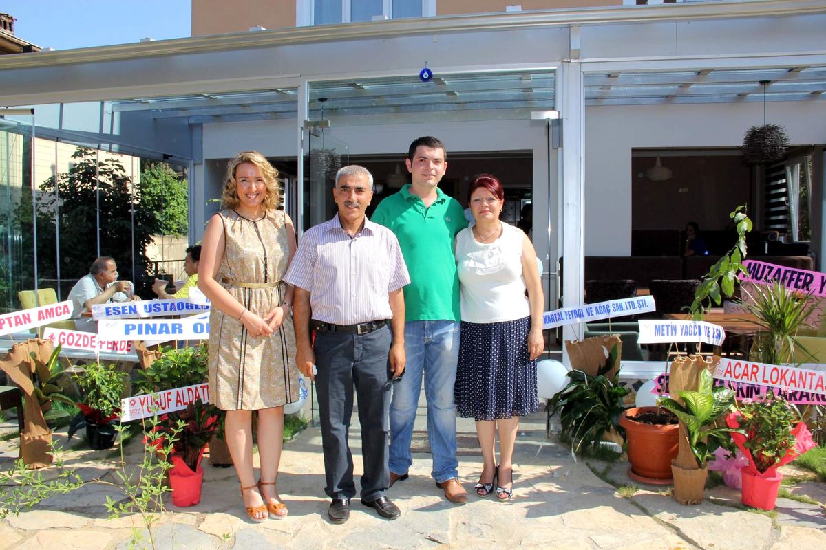 Milletvekilleri Kafe Açılışında Bulundu